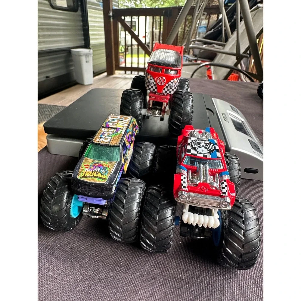 Hot Wheels Monster Trucks Lot of 3 Crate Danger VW‎ Drag Bus Night Shifter 1:64